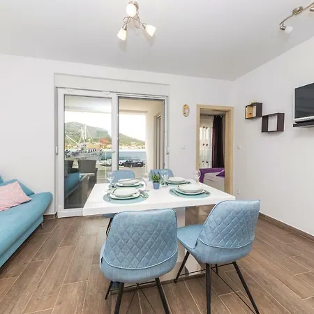 Gorgeous In With Kitchen Apartment