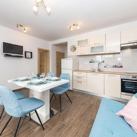 Gorgeous In With Kitchen Apartment