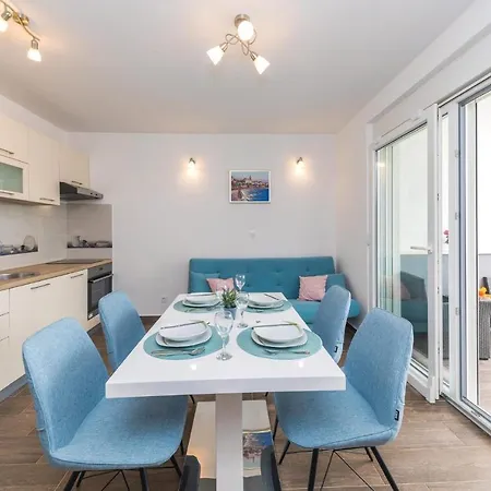 Gorgeous In With Kitchen Apartment *
